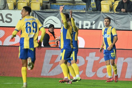 Petrolul ar fi bătut-o pe CFR cu un gol din offside! Marius Avram a spus de ce nu ar fi intervenit VAR: ”Au uitat”