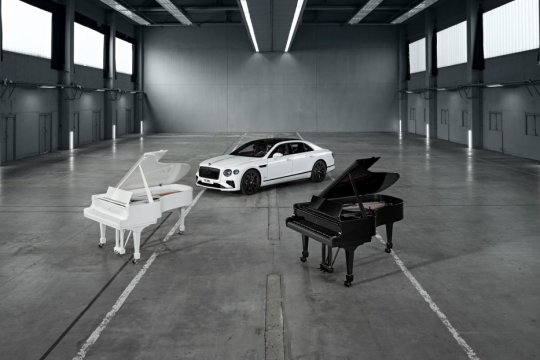 O simfonie în alb și negru. Bentley și Steinway, armonia perfecțiunii