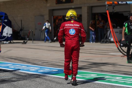 Lewis Hamilton, de nerecunoscut! Ce record jenant a înregistrat pilotul lui Ferrari