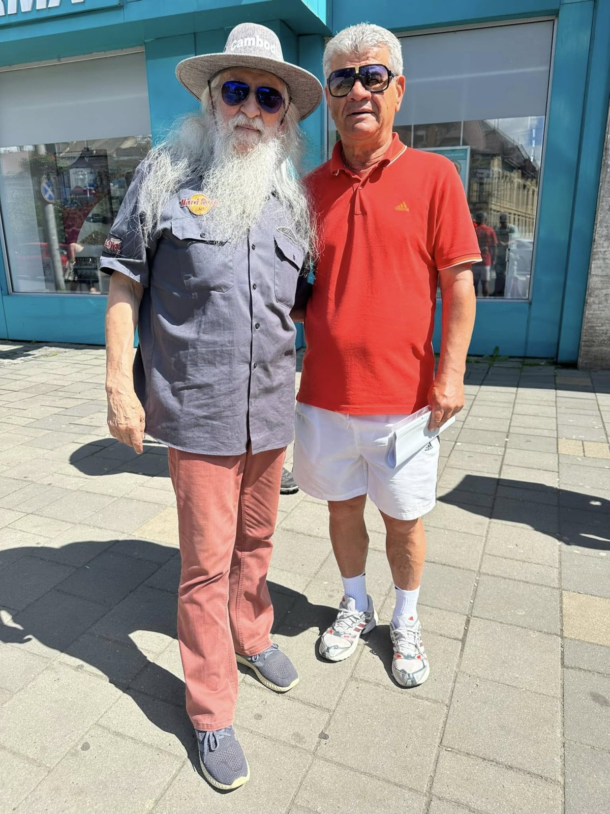 Vara trecută, Hajnal nu acuza probleme grave de sănătate și se fotografia prin oraș cu fanii