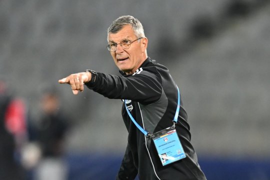 Sabău a vrut să plece încă din vară, dar U Cluj nu l-a lăsat! Antrenorul a dat cărțile pe față: ”Sunt dezamăgit de cum s-a ajuns, te afectează, m-am epuizat”