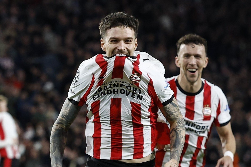 Dennis Man încasează 3 milioane de euro pe sezon la PSV
