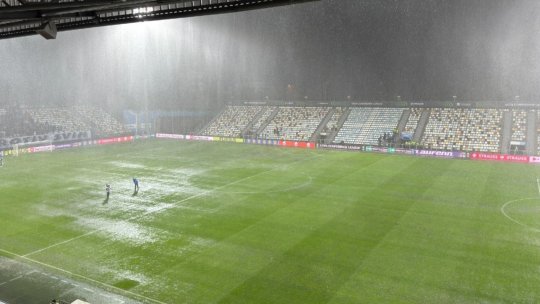 Meci întrerupt în Conference League: plouă cu găleata!