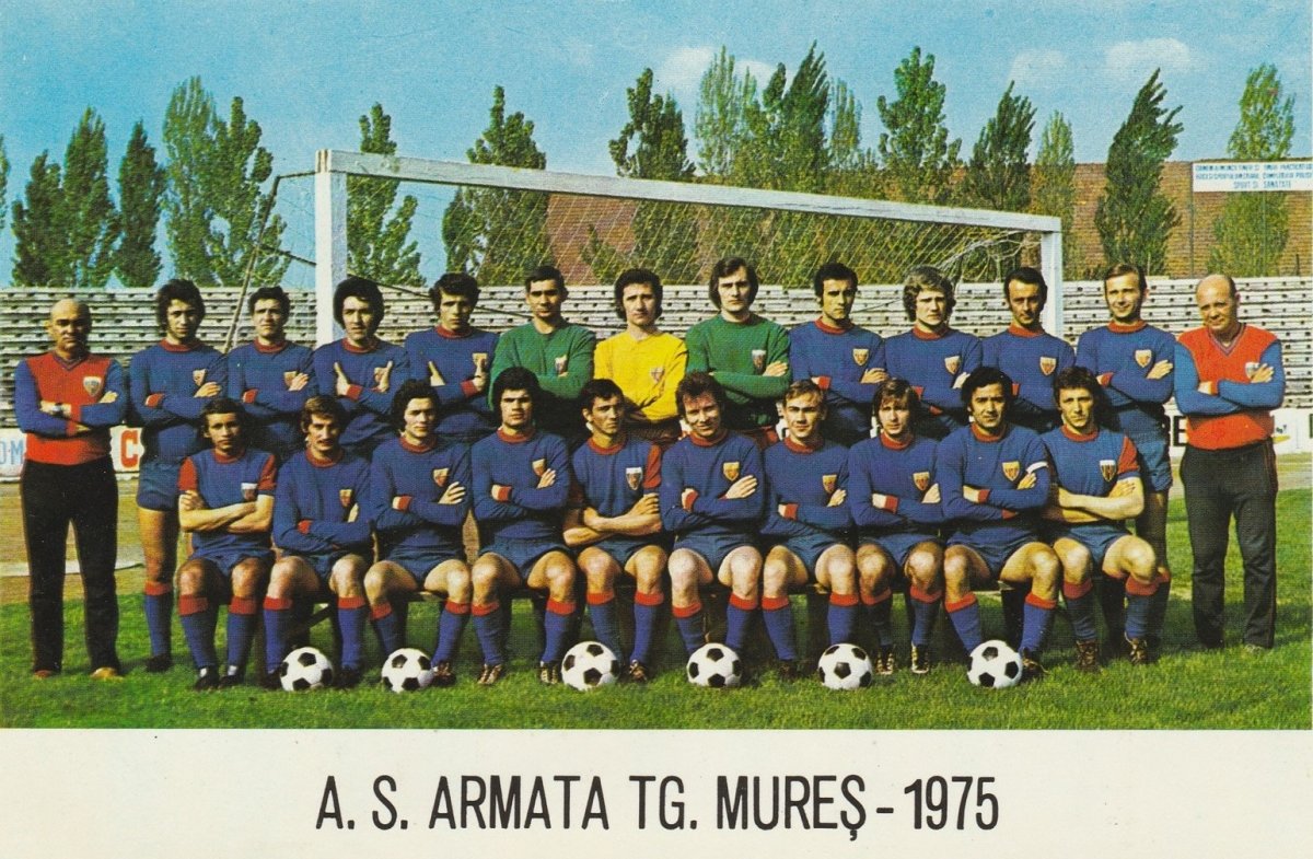 Lotul lui ASA din 1975, anul în care a obținut cea mai bună performanță internă, locul 2 în campionat, iar Bölöni a debutat la națională