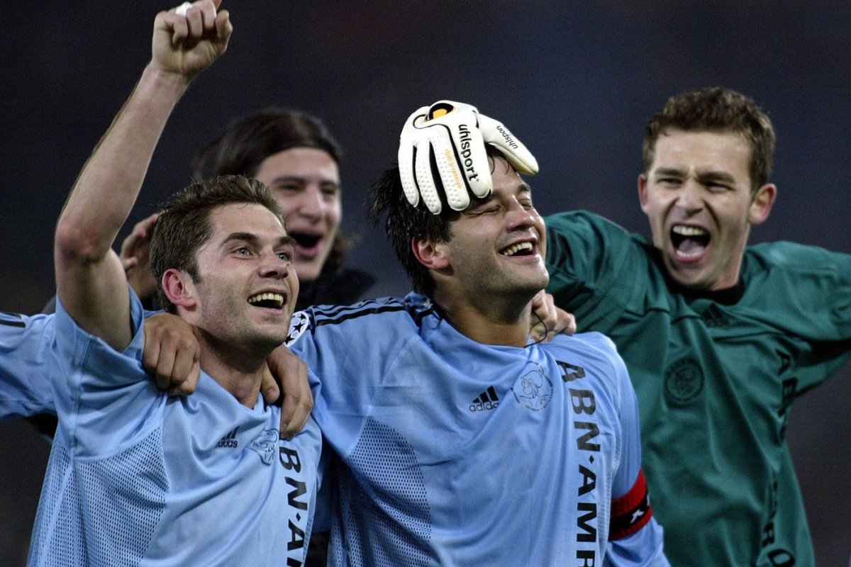 Lobonț a fost campion cu Rapid, Dinamo și Ajax, a devenit un lider de vestiar la Roma și a jucat la două turnee finale în tricoul României, la Euro 2000 și Euro 2008