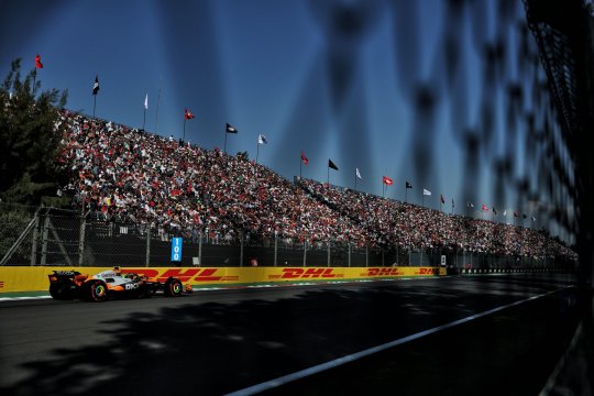 Lando Norris pleacă din pole-position în Mexic. Verstappen este doar pe 5, iar Piastri pe 7