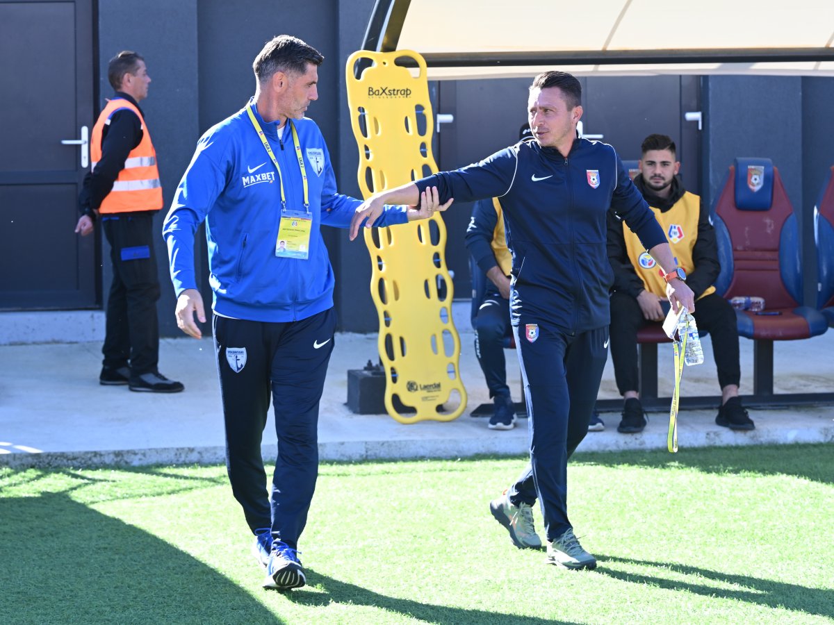 Ilie Poenaru, în dreapta, a preluat Chindia la începutul acestui sezon