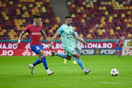 FCSB - UTA Arad 2-0, ACUM, pe iAMsport.ro. Dezastru pentru trupa lui Mihalcea! Iliev, eliminat în finalul primei reprize