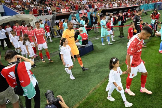 Clipe grele pentru fotbalistul de la Dinamo! Și-a pierdut fratele și ratează meciul din Cupa României