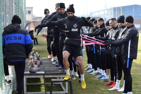 S-a furat un Rolex din vestiarul FCSB! Antrenorul a intervenit pentru a calma situația: ”Mi se pare incredibil”