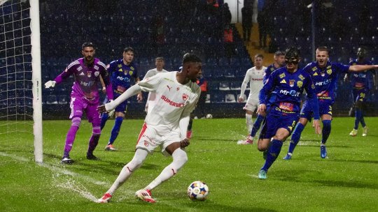 Unirea Slobozia - Dinamo, de la 20:30, pe iAMsport.ro. Cu o victorie, ”câinii” pot urca pe locul 2! Echipele de start