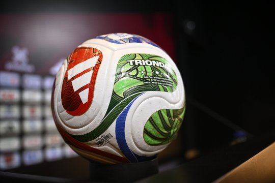 Critici pentru Trionda. FIFA a lansat mingea oficială a Cupei Mondiale 2026, dar aspectul nu convinge: ”Prea încărcată”