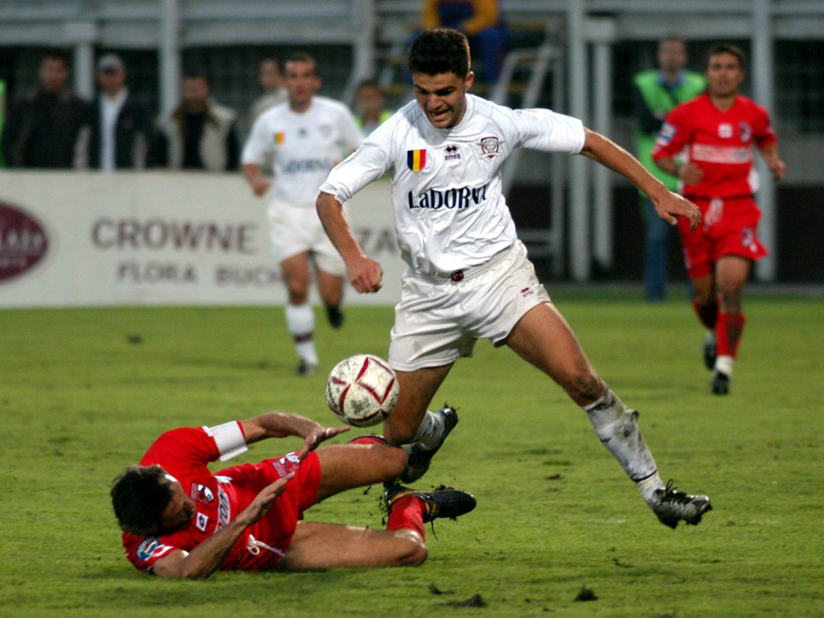 Bratu a avut mai multe dueluri cu Gică Popescu în partida jucată în septembrie 2002