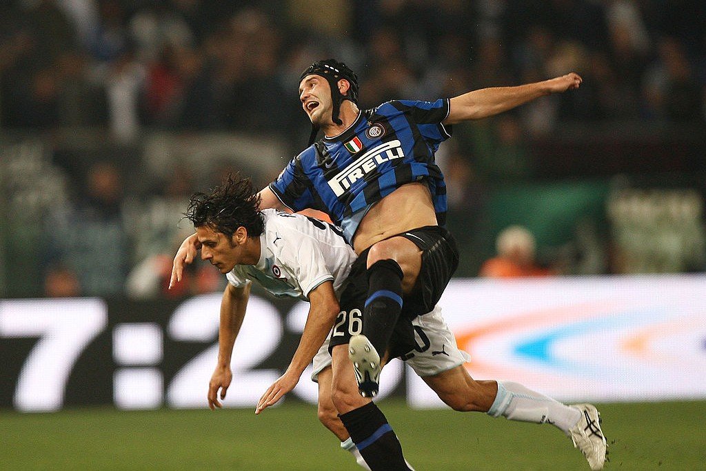 Chivu tocmai ce se retrăsese din fotbal în 2014, atunci când Castan s-a confruntat cu grave probleme de sănătate