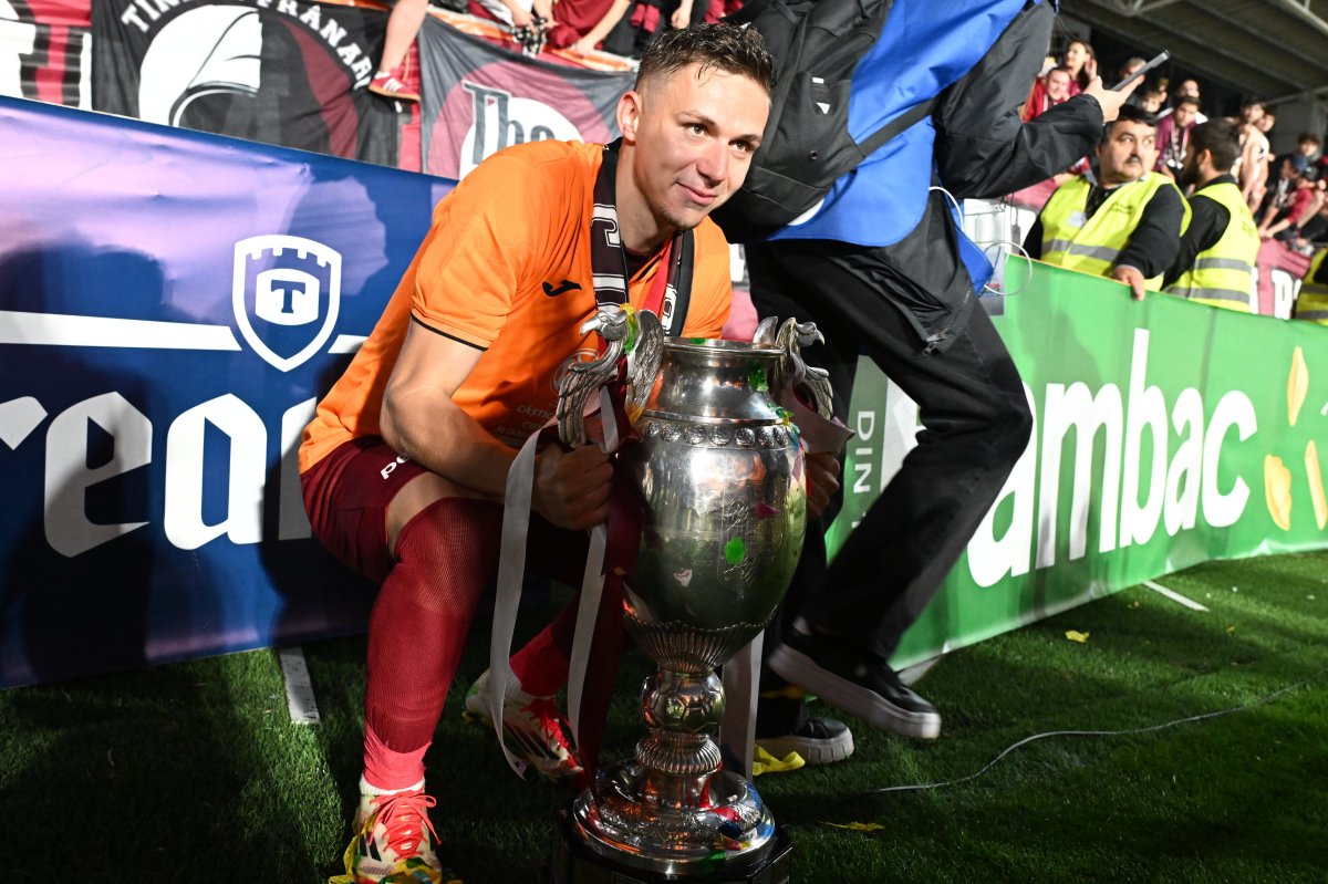 Louis Munteanu a rămas la CFR Cluj în această vară, după ce clubul nu a fost de acord cu niciuna dintre propuenrile venite pe adresa sa