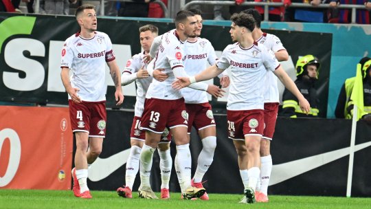 Costel Gâlcă își freacă mâinile de bucurie! Fotbalistul Rapidului a revenit în lot după aproape două luni