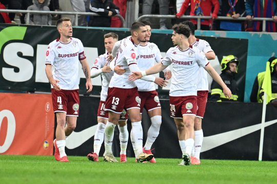 Costel Gâlcă își freacă mâinile de bucurie! Fotbalistul Rapidului a revenit în lot după aproape două luni