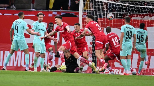 Dinamo - CFR Cluj, de la 20:30, pe iAMsport.ro. Primul meci al ultimei etape din tur