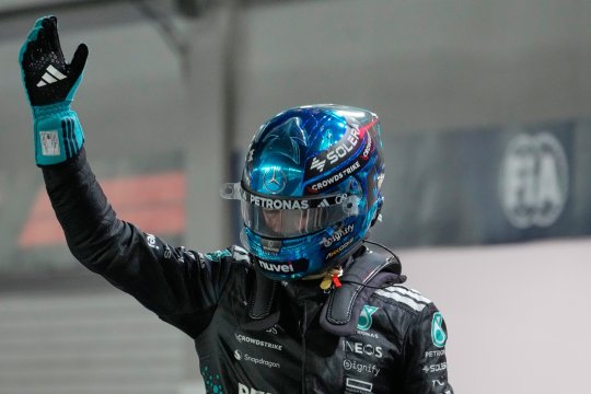 Russell pleacă din pole-position în Singapore!