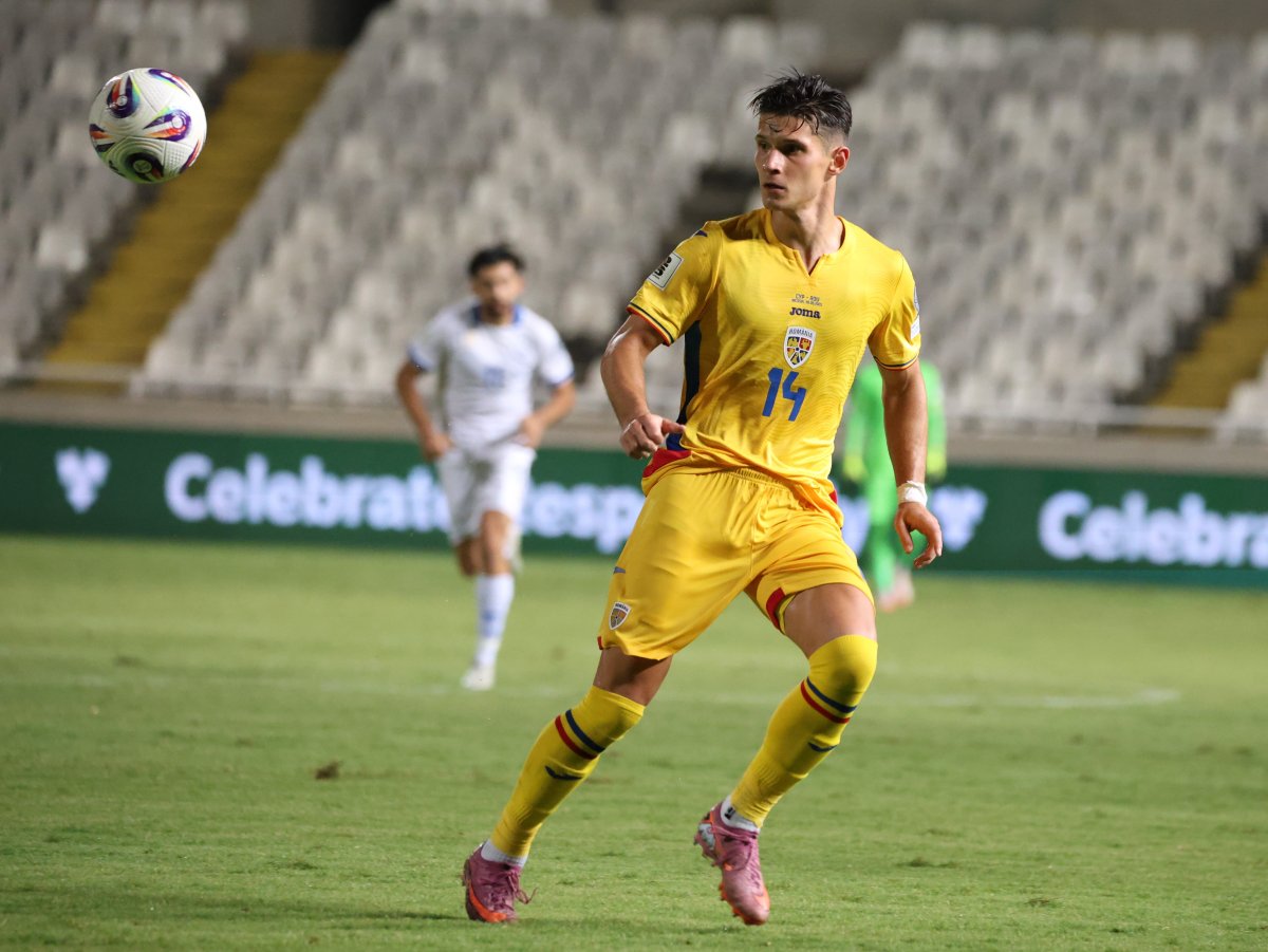 Dobre a jucat 90 de minute în amicalul împotriva Canadei şi 65 de minute în duelul cu Cipru, din preliminarii