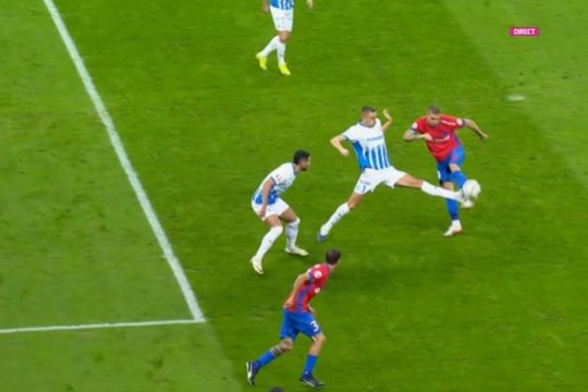 Istvan Kovacs s-a păcălit și a acordat penalty eronat pentru FCSB. Decizia a fost întoarsă la VAR
