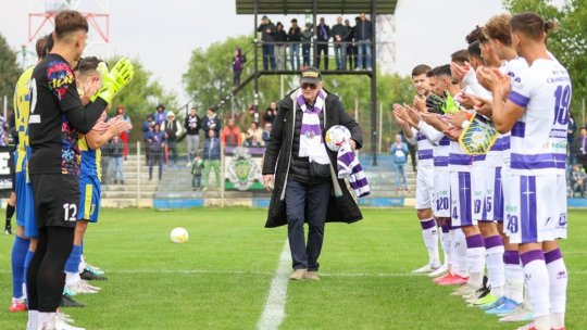 În ziua în care a împlinit 80 de ani, Dembrovschi s-a destăinuit: ”Am o boală care mă deranjează rău de tot, iau tot felul de medicamente, mă zăpăcesc”