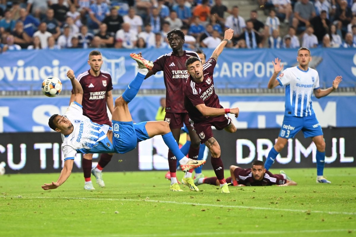 Momodou Jatta (fotbalistul din mijloc de la Sarajevo) a fost ofertat de Craiova în această vară