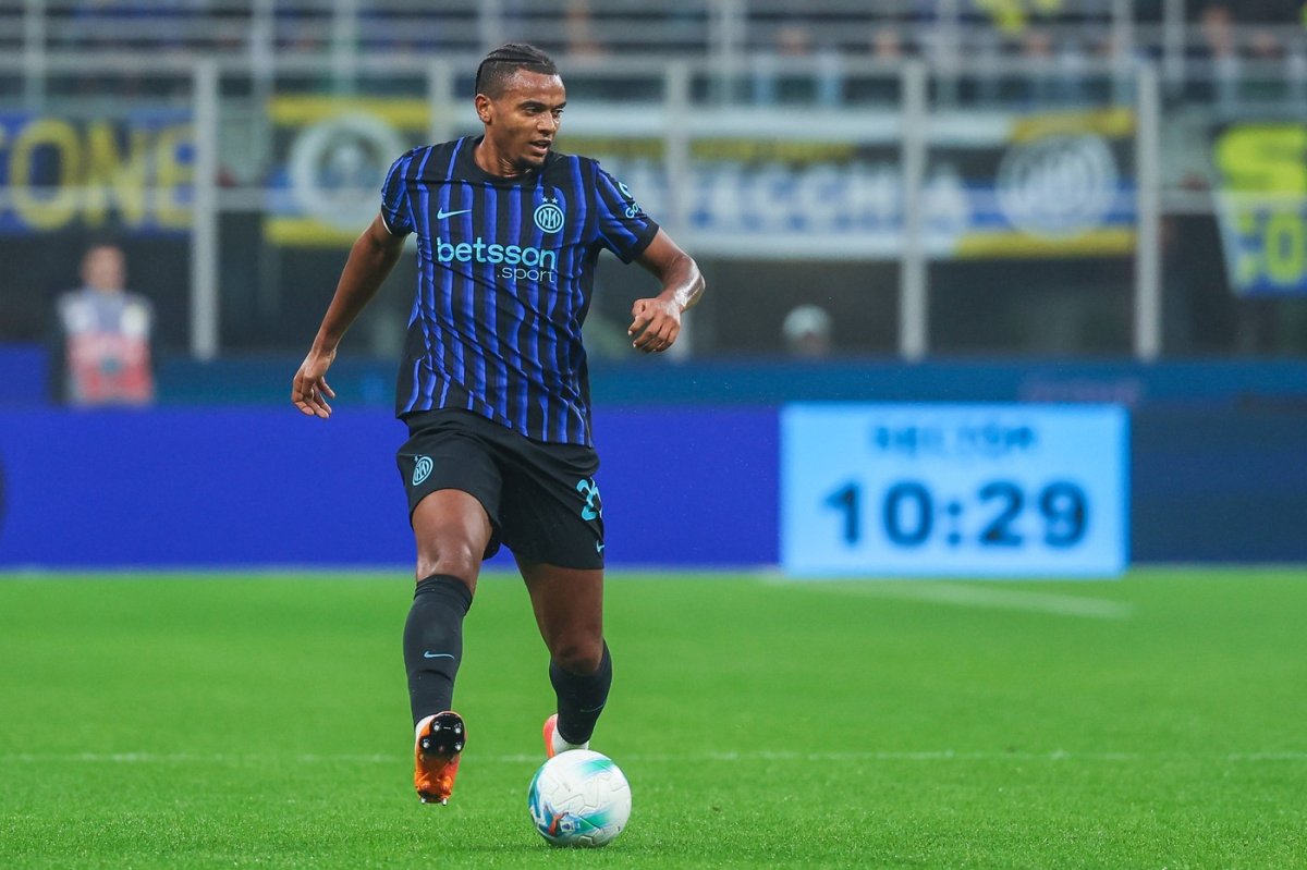 Manuel Akanji a fost adus sub formă de împrumut de la Manchester City