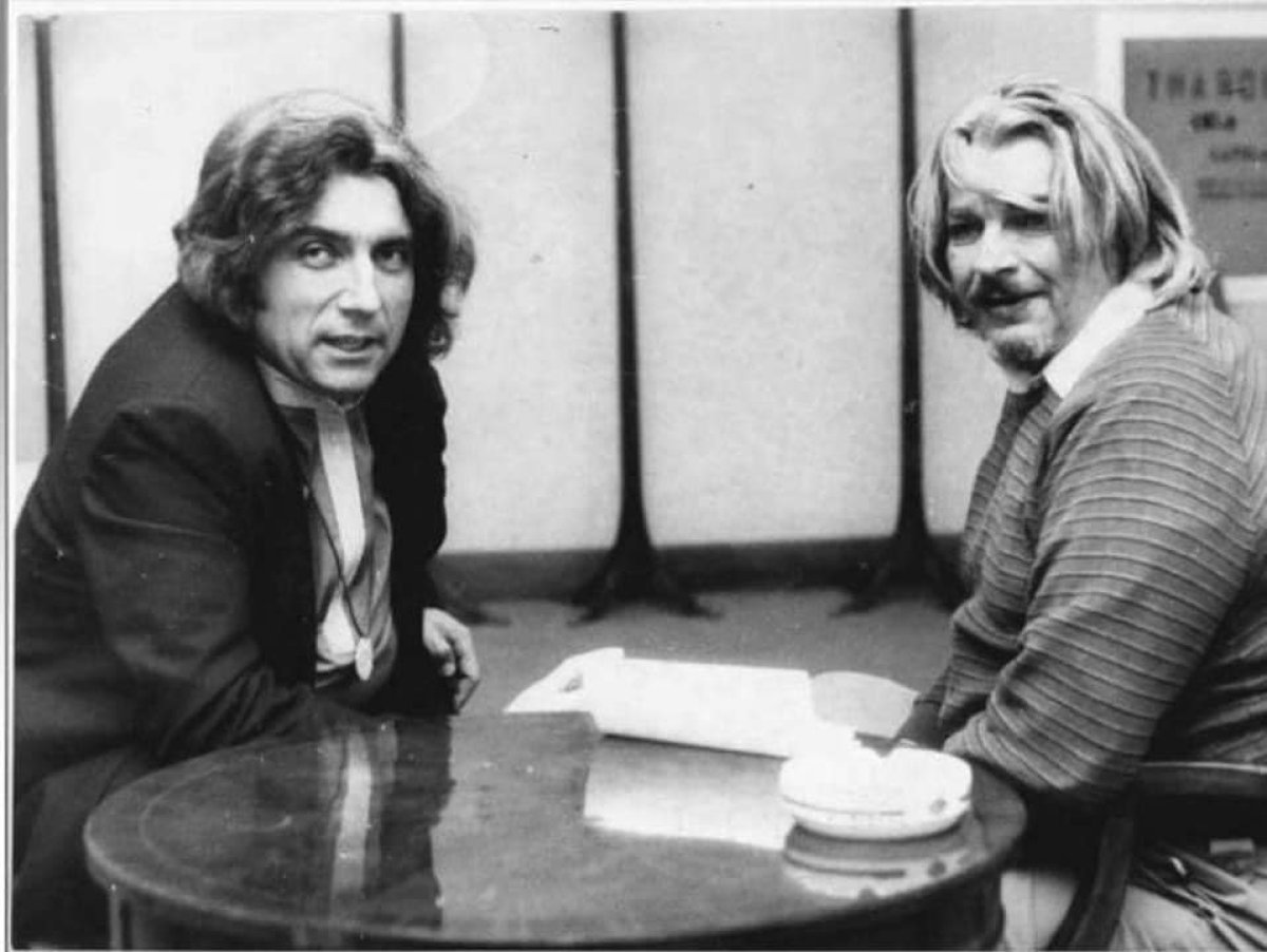În anii '70-'80, condeiul lui Adrian Păunescu (stânga, alături de Nichita Stănescu) ridica sau "îngropa" destine