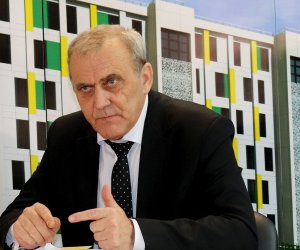 Uluitor! Antrenorul din Liga 1 i-a pus o clauză nemaiauzită primarului: ”Dacă intră în vestiar, trebuie să plătească atât! Stătea pe hol și înjura”