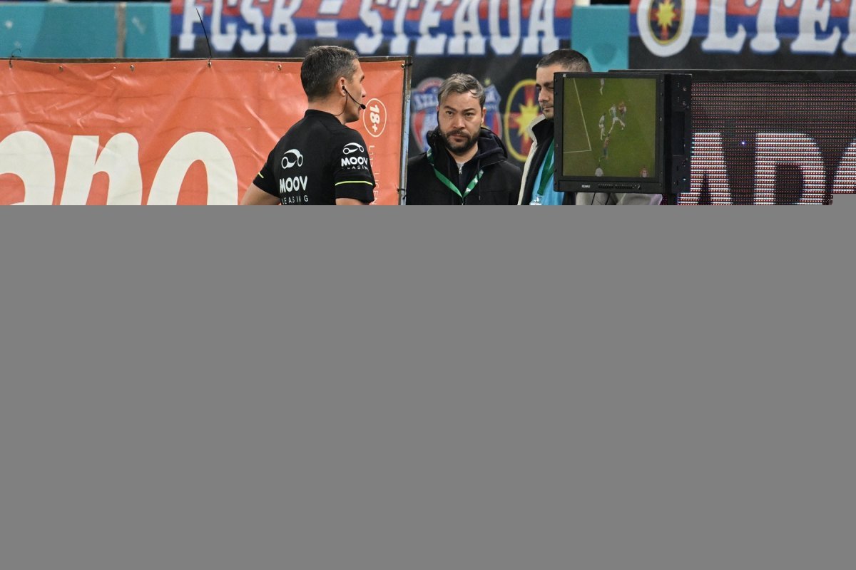 Istvan Kovacs a acordat penalty, după șase minute, la un duel între Romanchuk și Bîrligea, dar  decizia a fost întoarsă la VAR, după ce imaginile au arătat că fundașul oltenilor nu a faultat