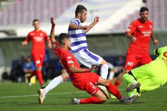A recunoscut după 14 ani! Fostul oficial din Liga 1 a simulat o bătaie cu un antrenor advers: ”Mi-a zis cineva că putem câștiga meciul cu 3-0”