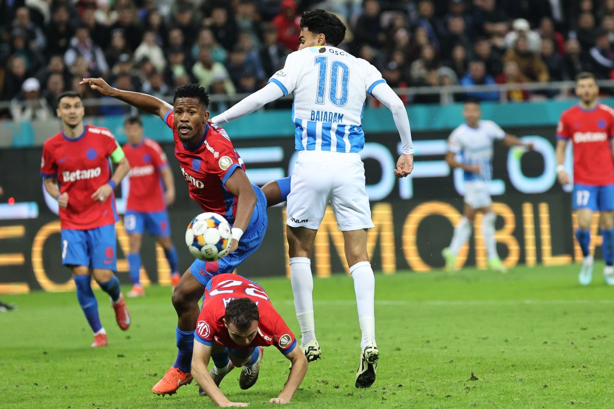 FCSB și Universitatea Craiova s-au întâlnit în ultima etapă de campionat, iar roș-albaștrii s-au impus cu 1-0