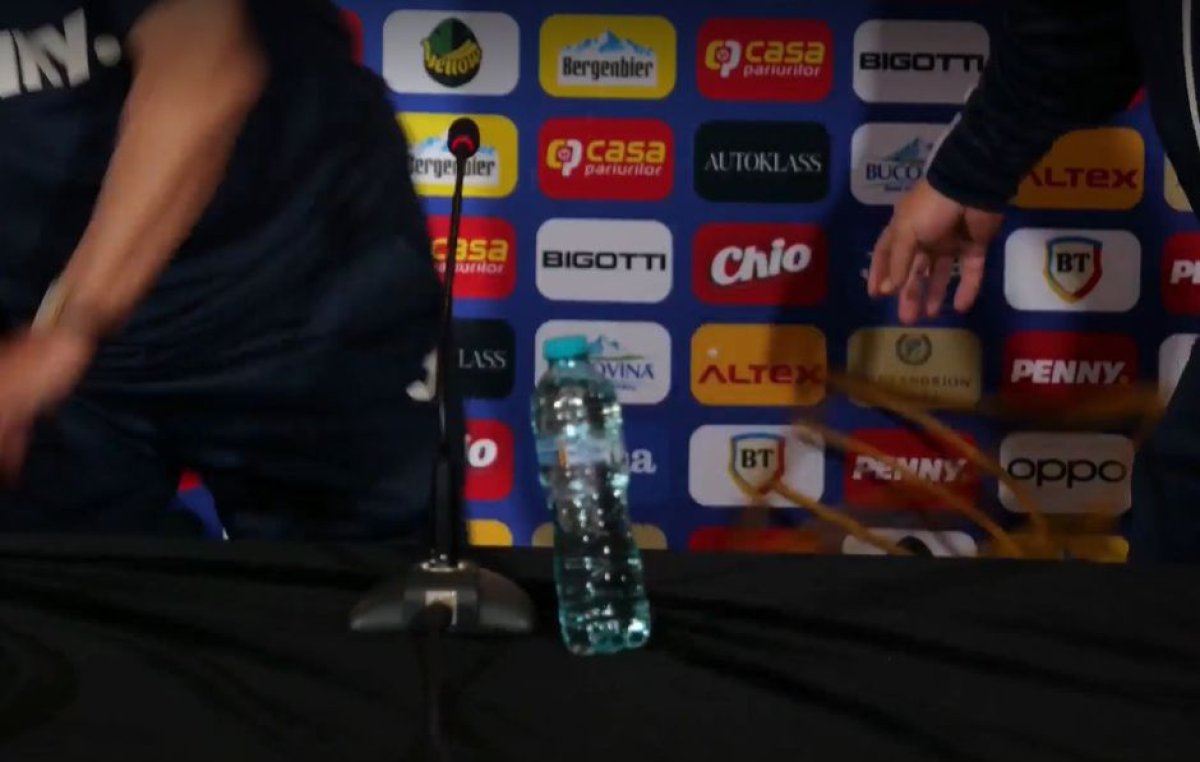 Mircea Lucescu s-a împiedicat de fața de masă