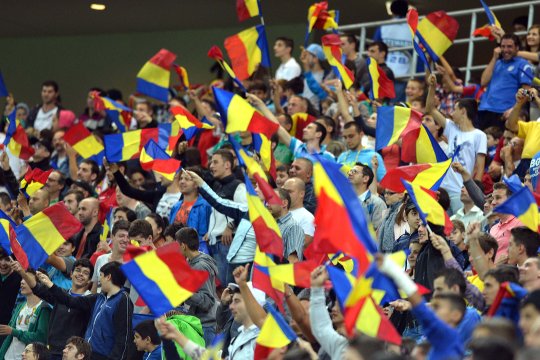 Cum au fost întâmpinați moldovenii pe Arena Naţională. Mesajele fanilor tricolorilor afişate în tribune