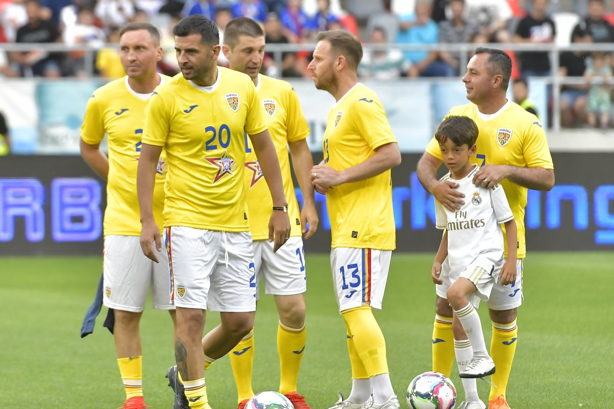 Nicolae Constantin Dica, Florin Lucian Cernat si Florentin Petre la meciul de fotbal dintre Legende Steaua Bucuresti si Legende Romania desfasurat cu ocazia implinirii a 75 de ani de existenta a clubului militar, pe Stadionul Ghencea-Steaua din Bucuresti