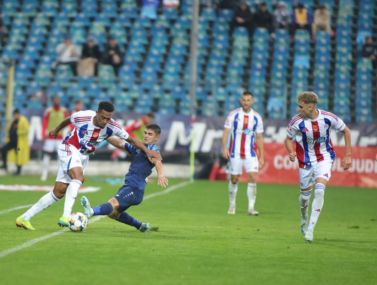 Imagine din meciul Oțelul - Metaloglobus, scor 4-0, disputat pe 6 octombrie