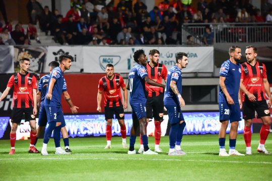 Jucătorii unei echipe din SuperLigă, suspectați că joacă la pariuri! Ar fi mizat pe propriile meciuri în acest sezon