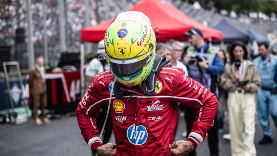 Lewis Hamilton își varsă amarul: ”Să pilotezi pentru Ferrari este un vis, dar eu trăiesc un coșmar!”