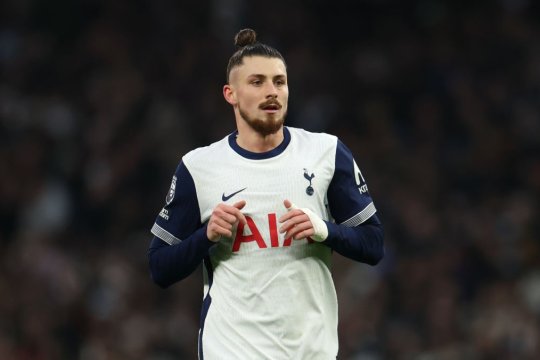 Agentul lui Radu Drăgușin a vorbit despre o posibilă plecare a fundașului de la Tottenham: ”Vom analiza”