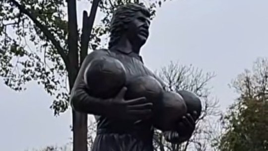 Statuia lui Helmut Duckadam a fost dezvăluită în comuna natală a ”Eroului de la Sevilla”