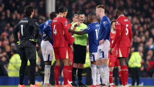 Un arbitru din Premier League a fost ales de UEFA pentru a conduce duelul Bosnia - România. Ce alte meciuri ale românilor a arbitrat