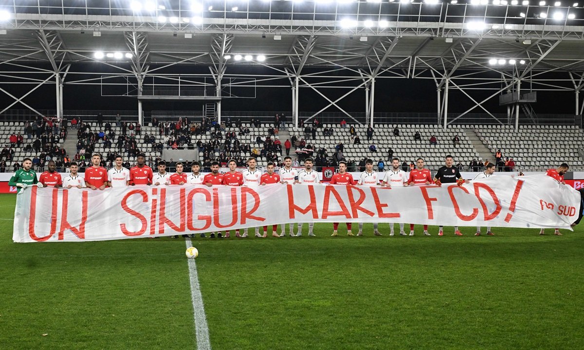Banner afișat înainte de meciul CS Dinamo - Dinamo 1-3, în Cupa României