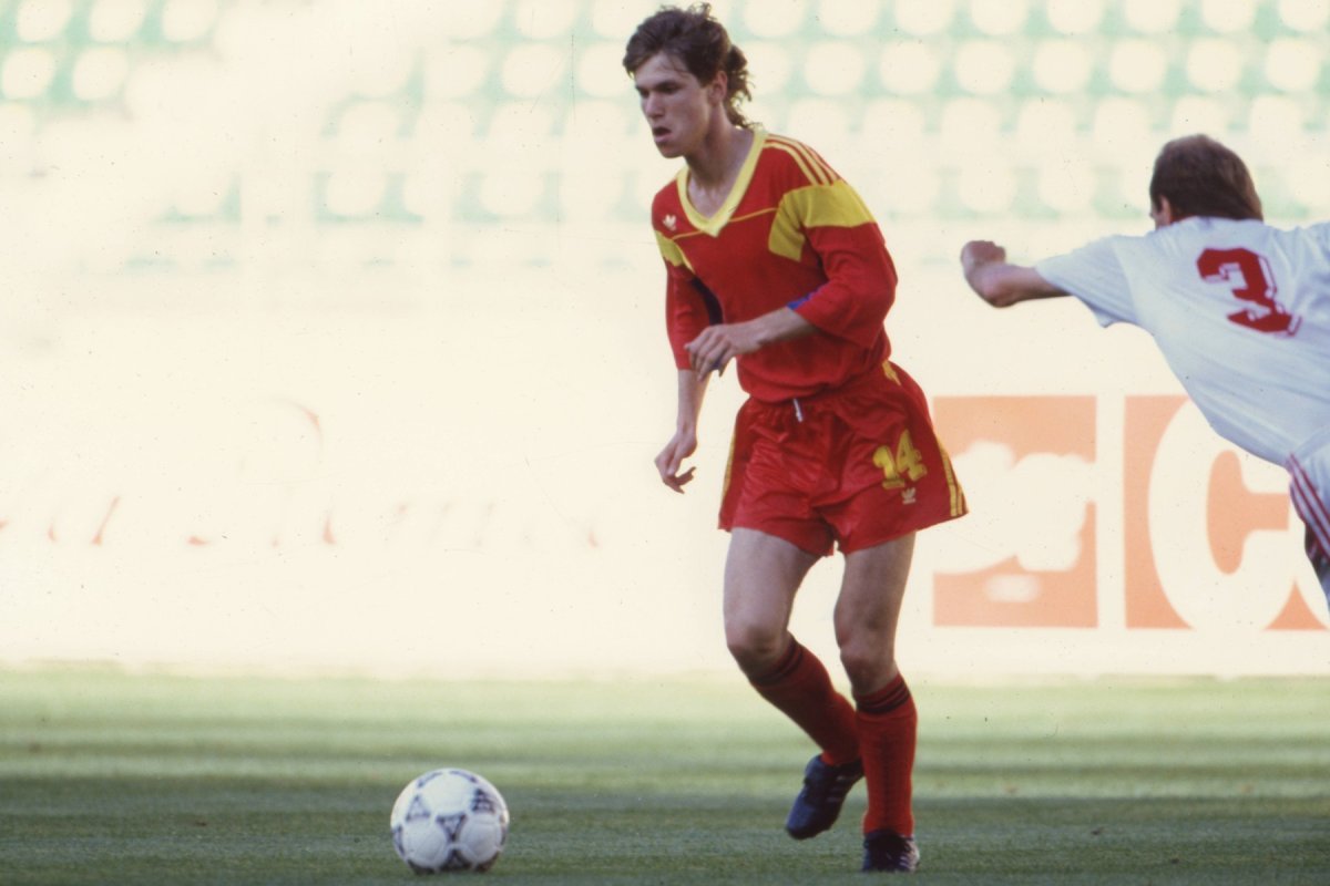 Jucătorul care putea deveni golgheterul României, îndepărtat la cererea liderilor Generației de Aur? ”Scoate-l, bă, că ne omoară”