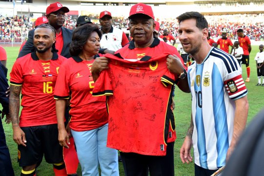 Leo Messi a marcat primul său gol pe continentul african și a primit un cadou de la președintele Angolei