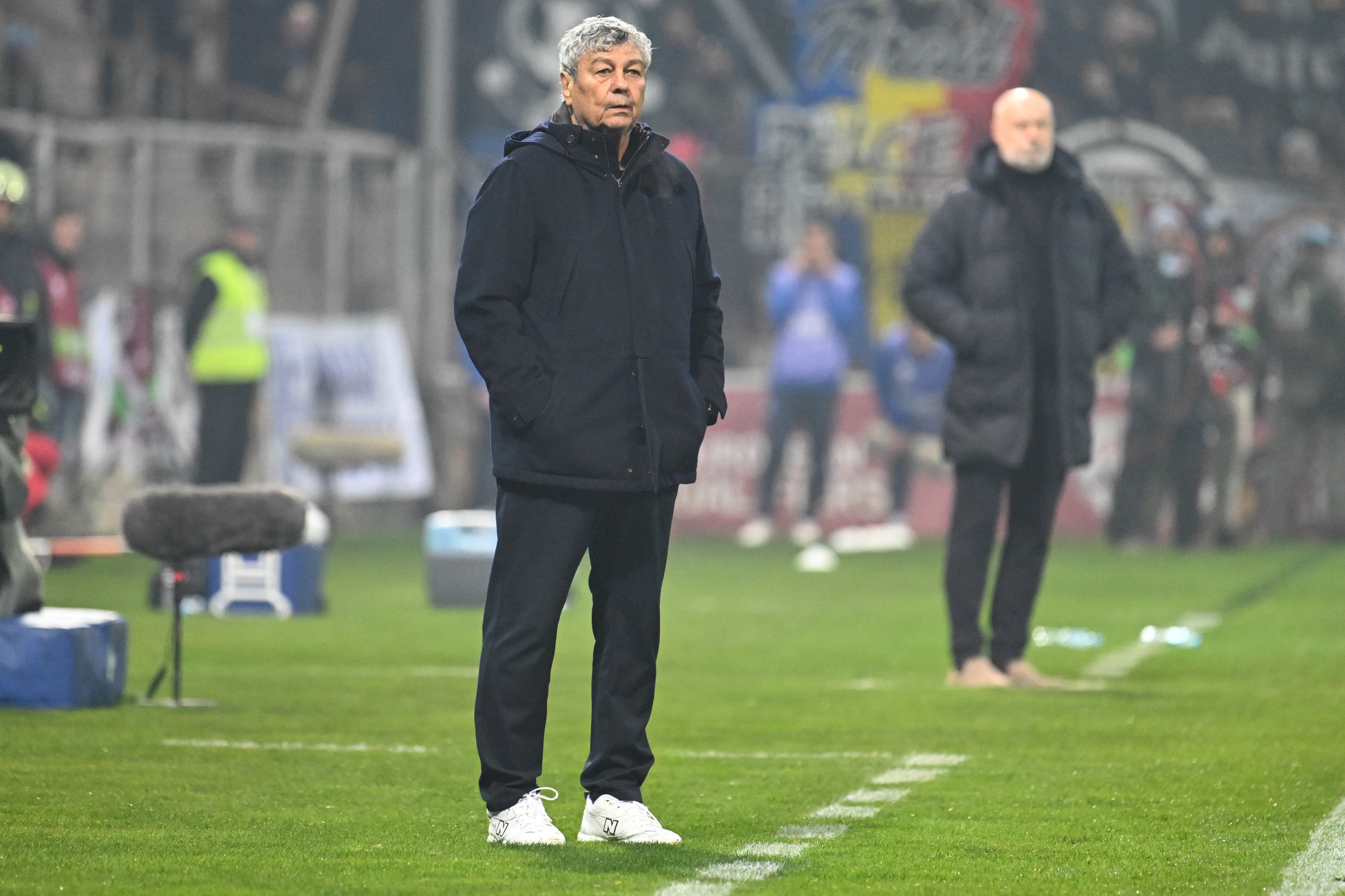 S-a dezlănțuit la adresa lui Mircea Lucescu: ”Apostolul dezastrului, încrezut plin de impresii de tip mesianic! Pleacă singur, du-te după Rădoi”