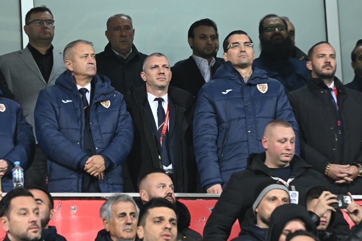 Gabriel Bodescu, Radu Visan si Razvan Burleanu in tribuna la meciul de fotbal dintre Bosnia Hertegovina si Romania, din cadrul Preliminariilor Campionatului Mondial 2026, desfasurat pe Stadionul Bilino Polje din Zenița