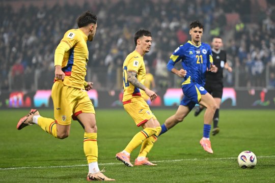 Verdictul lui Marius Avram după faza controversată din Bosnia-România: ”Cartonaș galben. Nu are intenția de a lovi cu cotul în cap”