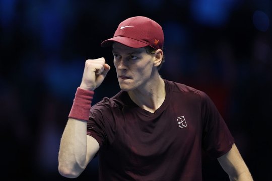 Jannik Sinner l-a învins pe Carlos Alcaraz și a câștigat Turneul Campionilor