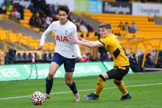 Putea să ajungă coleg cu Radu Drăgușin, dar a renunțat la fotbal și studiază Dreptul la Oxford